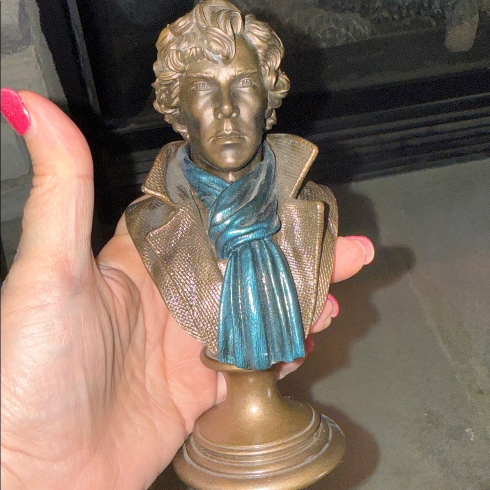 Sherlock Holmes and Watson BBC Busts of Characters - Picture 8 of 15